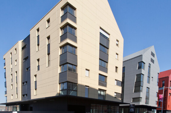 Suite Business (1/4 pers) - 36,5 m² - lit double 160x200 + canapé-lit - 715 € / mois TCC