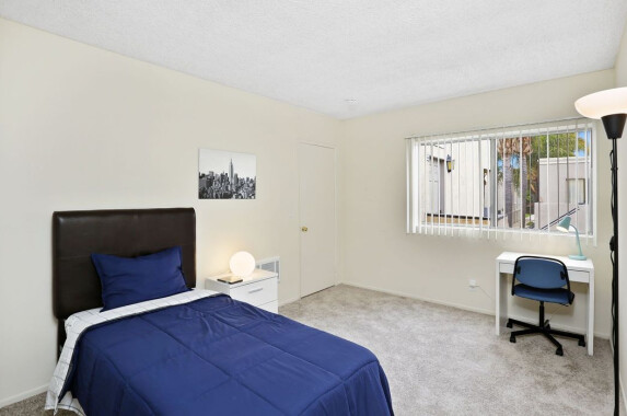 Shared room in a shared apartment